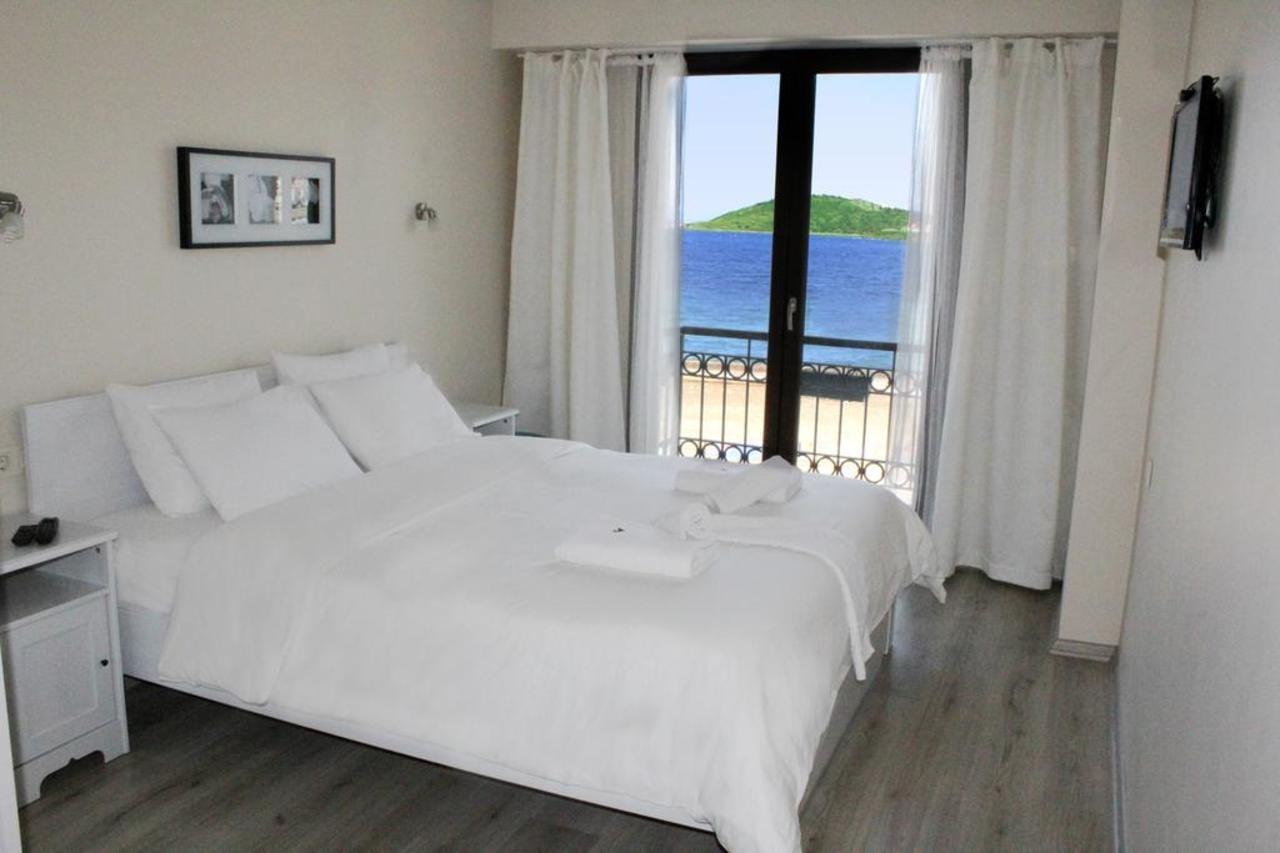 Nemrut Bay Otel Yenifoca Exteriör bild